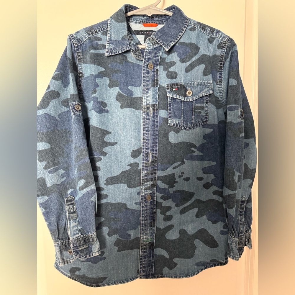 Tommy Hilfiger Blue Camouflage shirt boys sz 7.